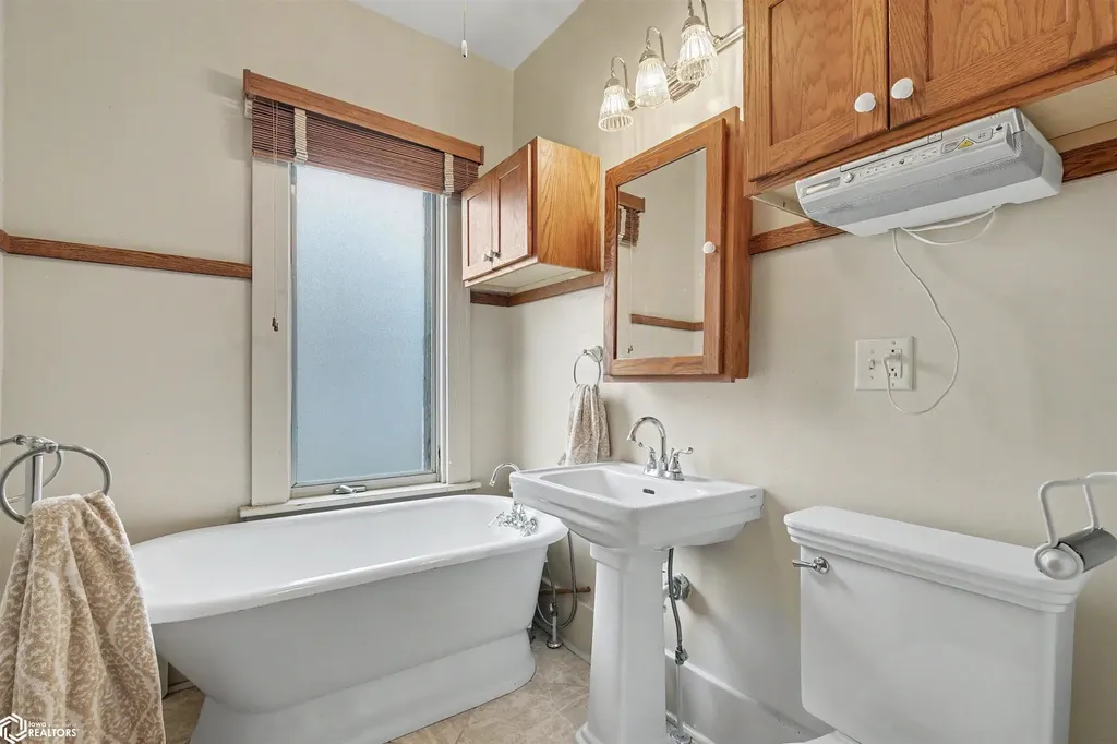 310 N 8th Street Marshalltown IA 50158