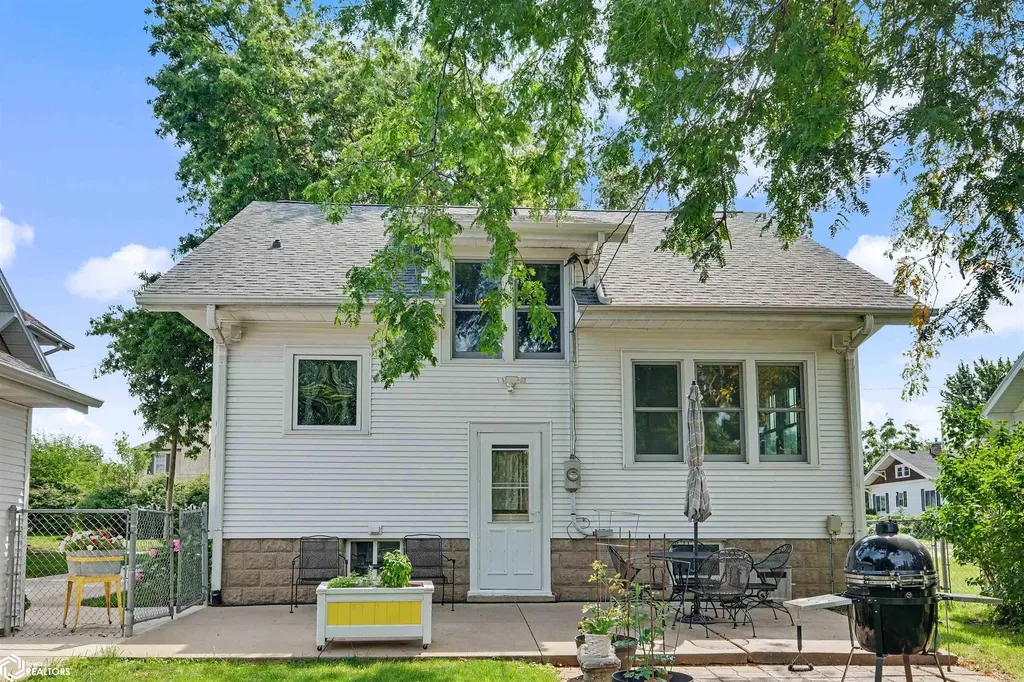 310 N 8th Street Marshalltown IA 50158