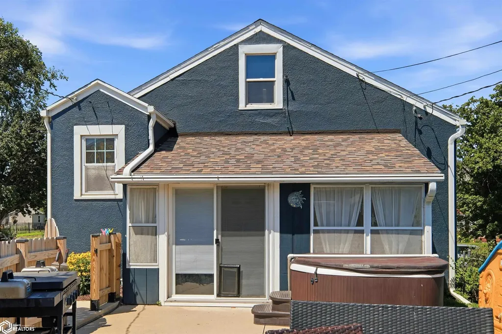 407 N 8th Street Marshalltown IA 50158