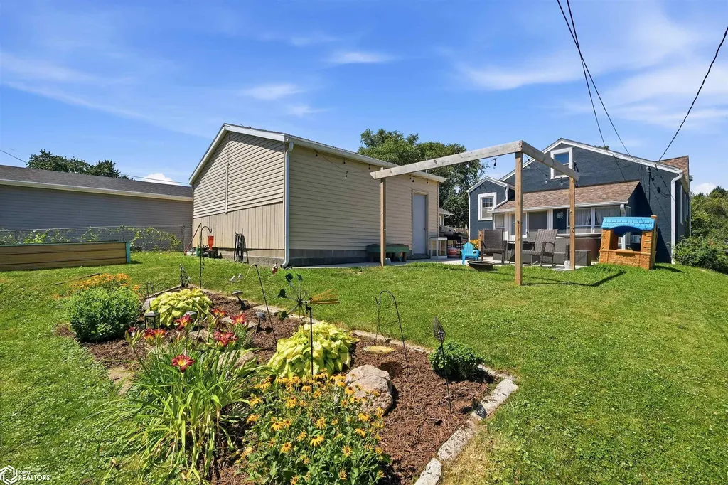 407 N 8th Street Marshalltown IA 50158