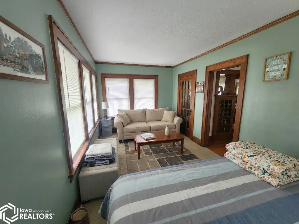 864 3rd Street NW Mason City IA 50401