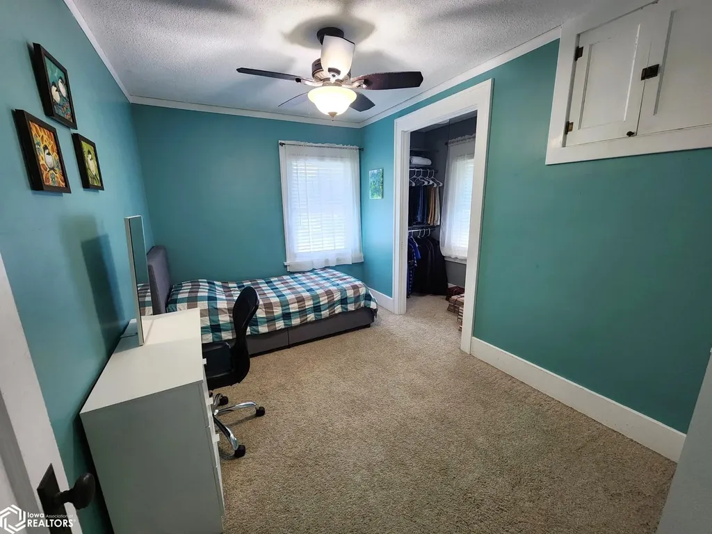 864 3rd Street NW Mason City IA 50401