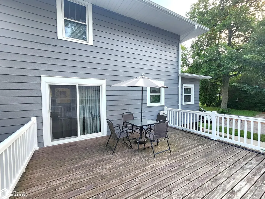 864 3rd Street NW Mason City IA 50401