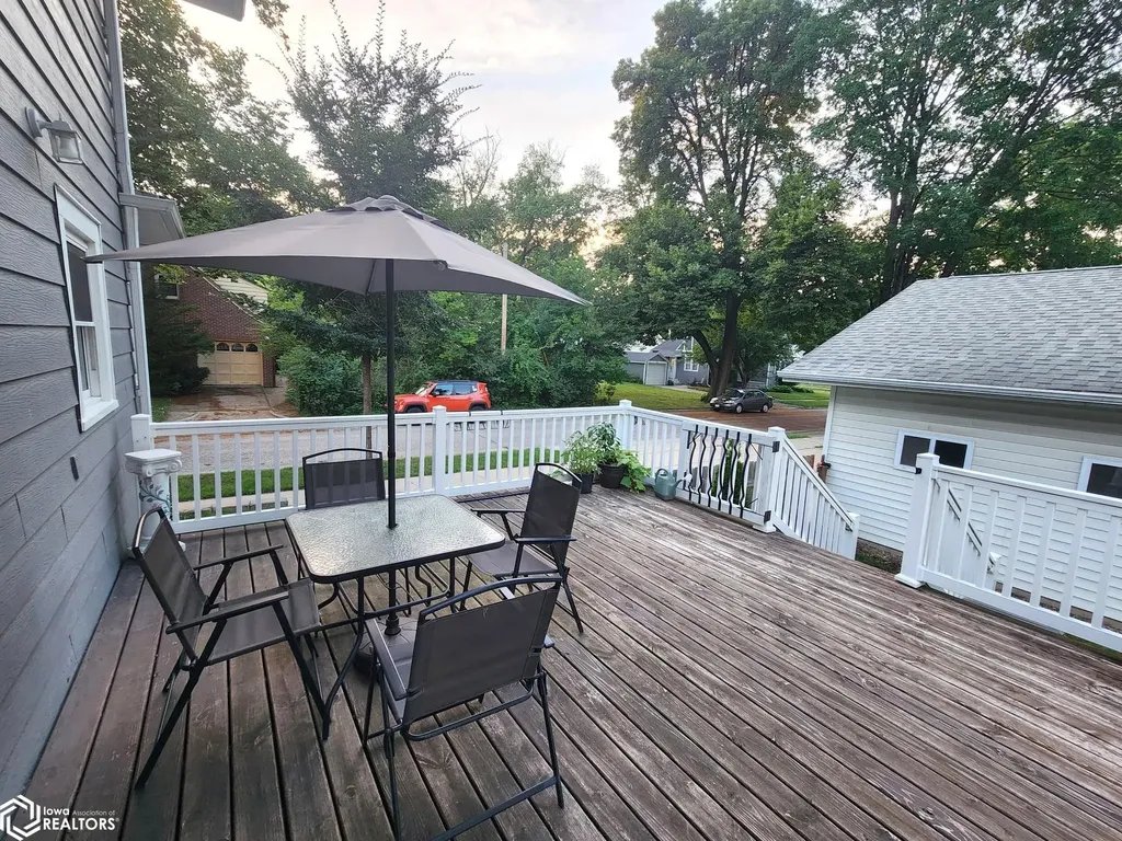 864 3rd Street NW Mason City IA 50401