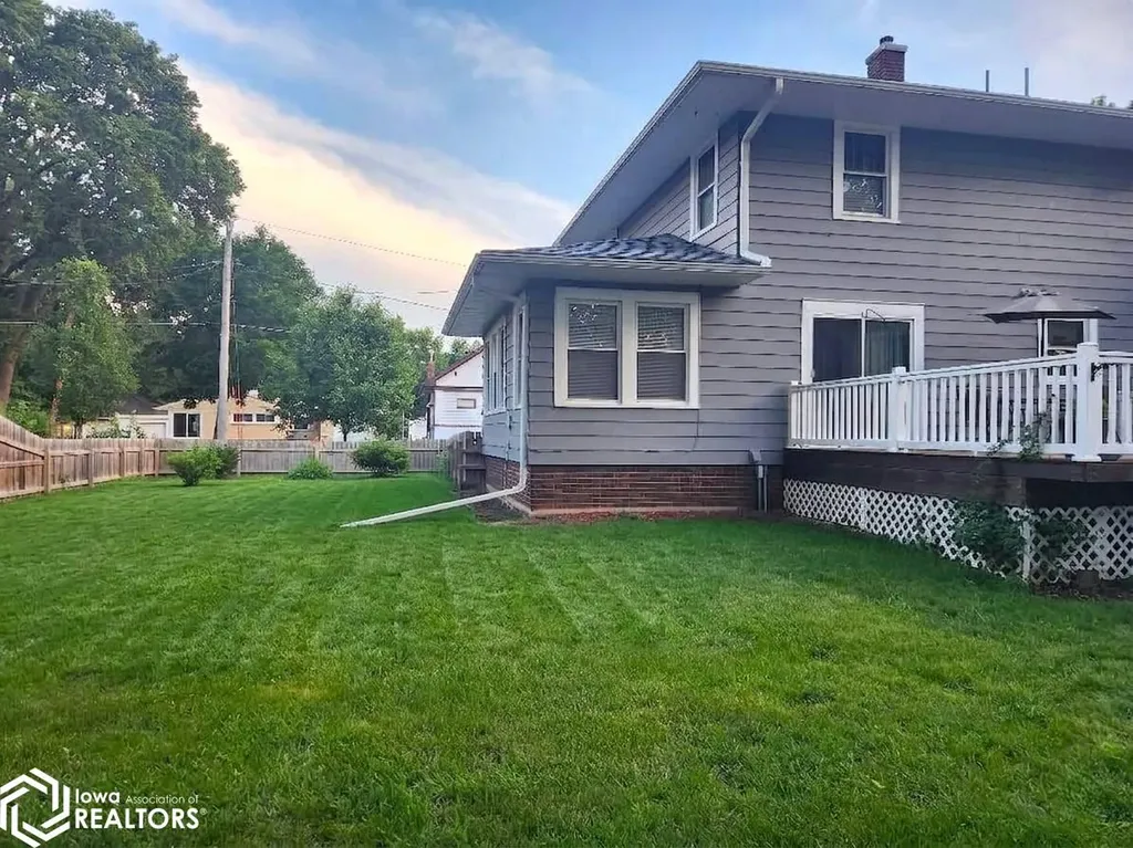 864 3rd Street NW Mason City IA 50401