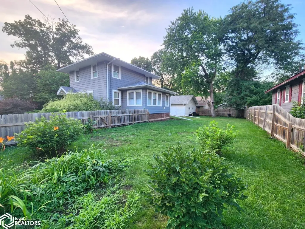 864 3rd Street NW Mason City IA 50401