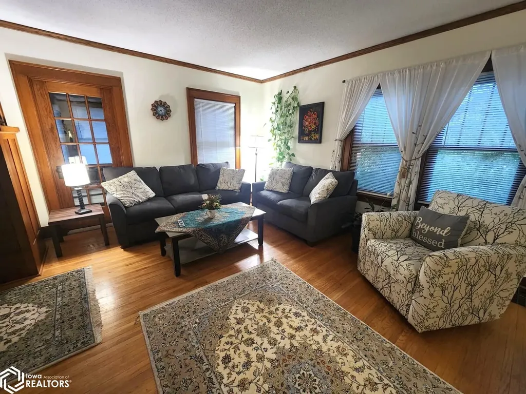 864 3rd Street NW Mason City IA 50401
