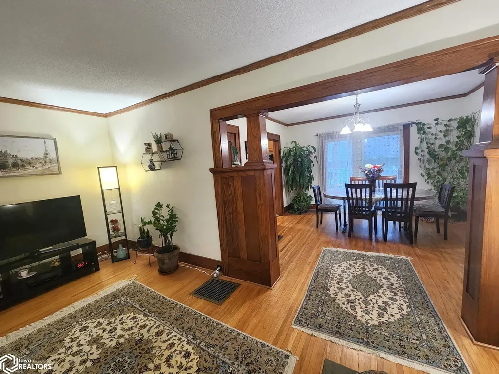 864 3rd Street NW Mason City IA 50401