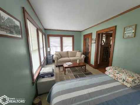 864 3rd Street NW Mason City IA 50401