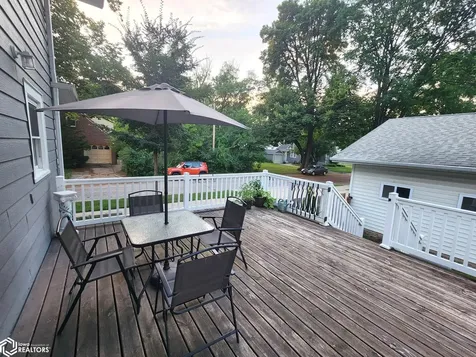 864 3rd Street NW Mason City IA 50401