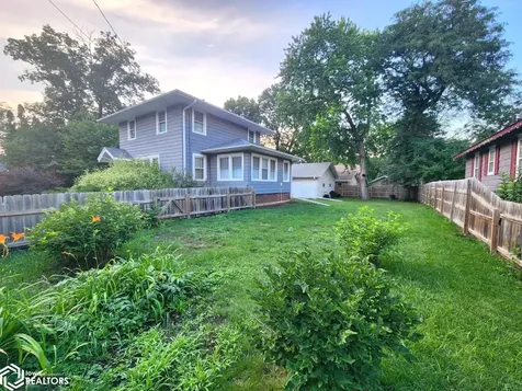 864 3rd Street NW Mason City IA 50401