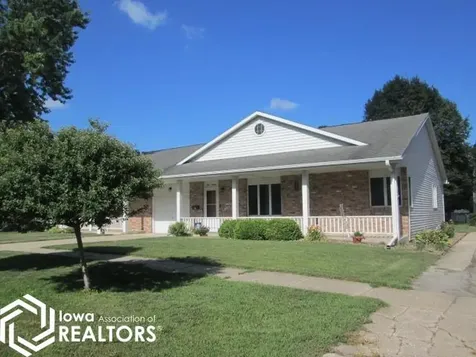 319 1st Street NE Clarion IA 50525