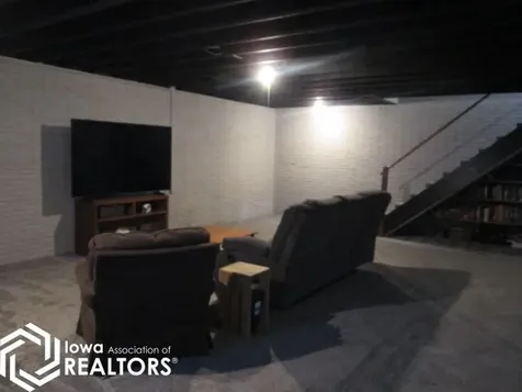 319 1st Street NE Clarion IA 50525
