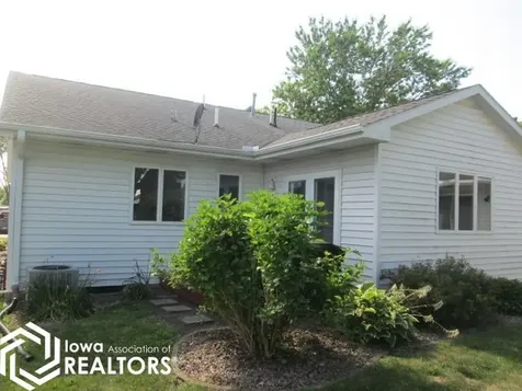 319 1st Street NE Clarion IA 50525
