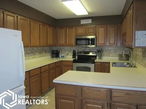 319 1st Street NE Clarion IA 50525
