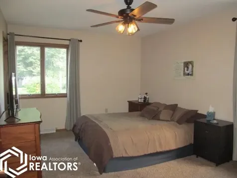 319 1st Street NE Clarion IA 50525