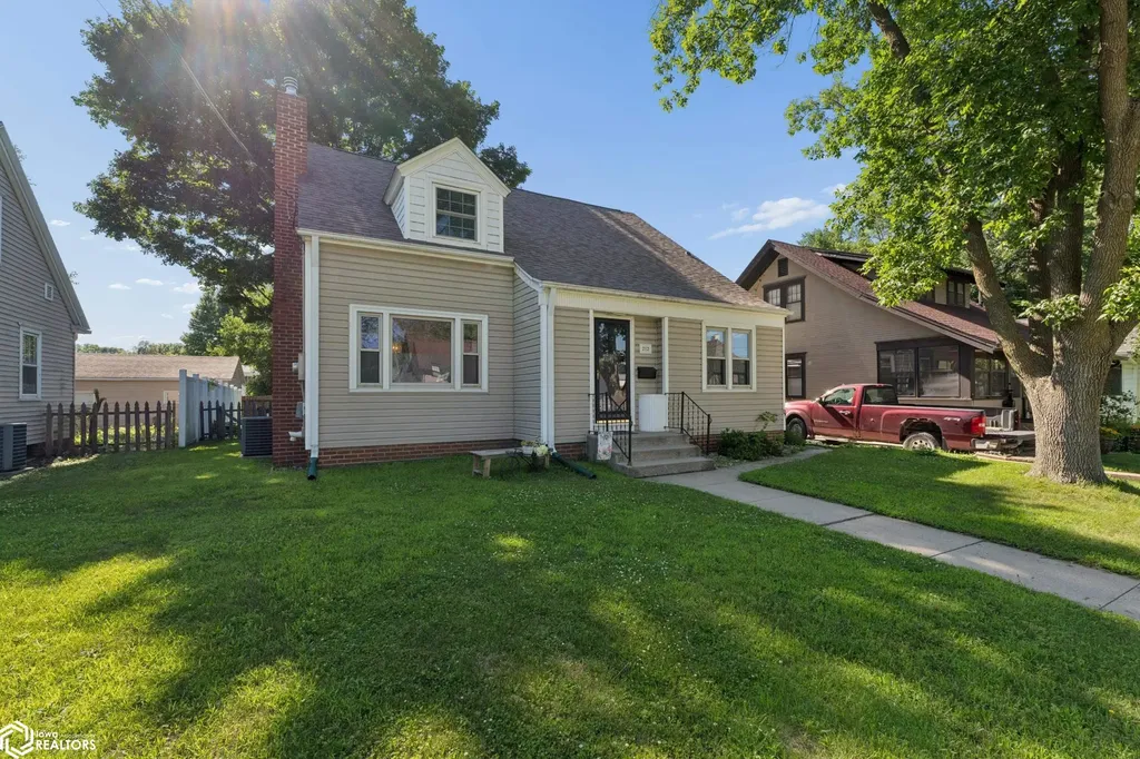 212 S Vermont Avenue Mason City IA 50401