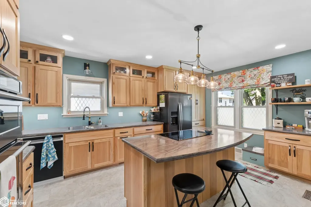 212 S Vermont Avenue Mason City IA 50401