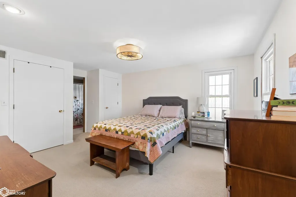 212 S Vermont Avenue Mason City IA 50401