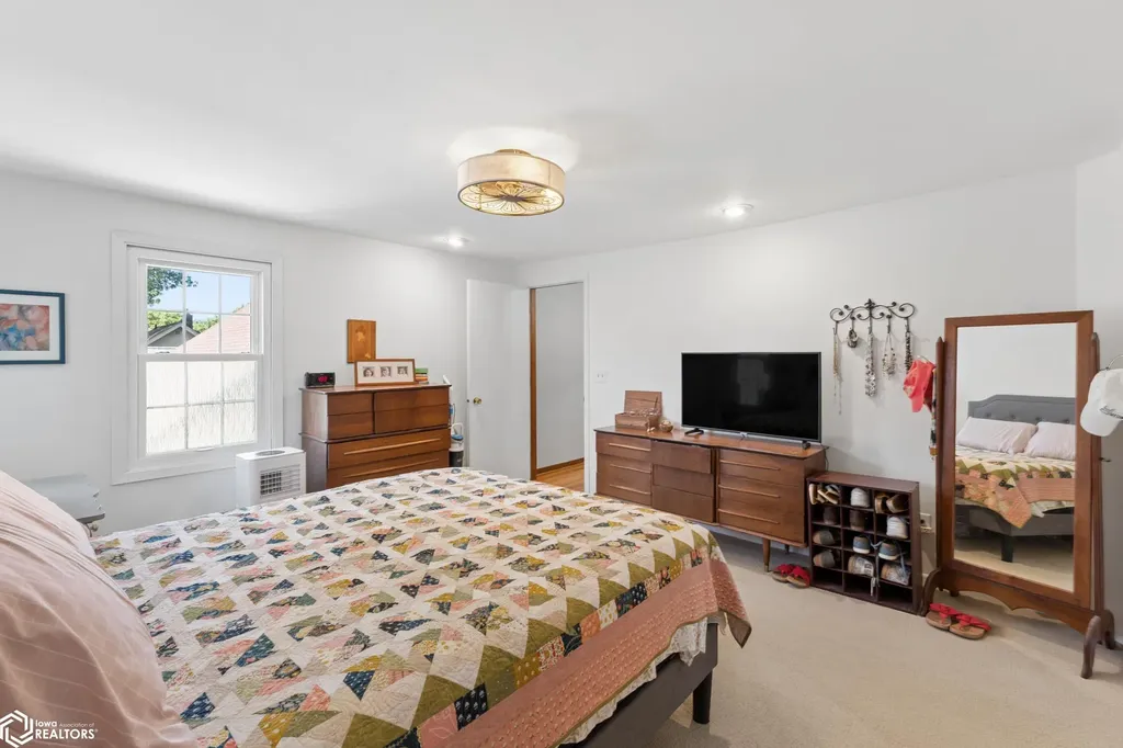 212 S Vermont Avenue Mason City IA 50401