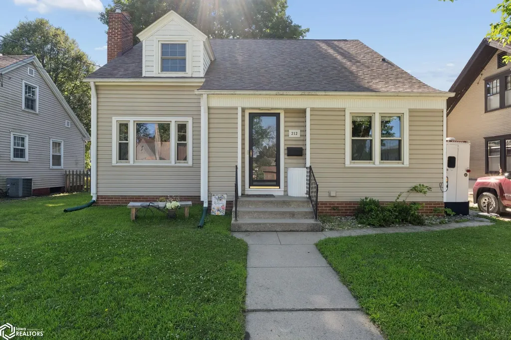 212 S Vermont Avenue Mason City IA 50401