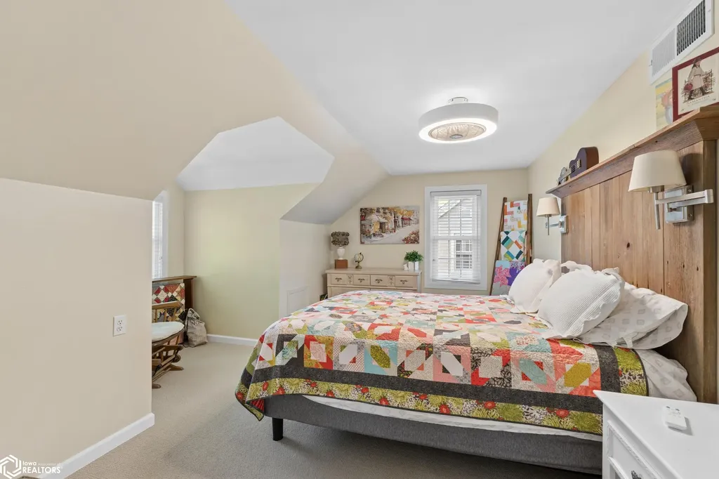 212 S Vermont Avenue Mason City IA 50401
