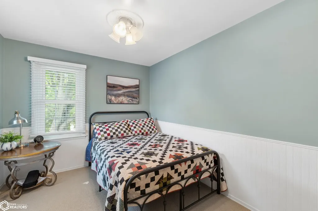 212 S Vermont Avenue Mason City IA 50401