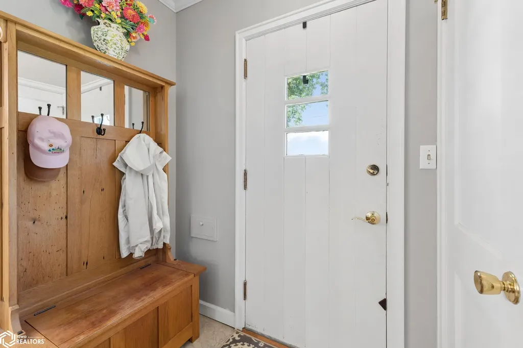 212 S Vermont Avenue Mason City IA 50401