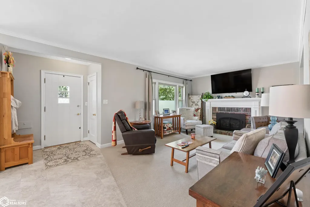 212 S Vermont Avenue Mason City IA 50401