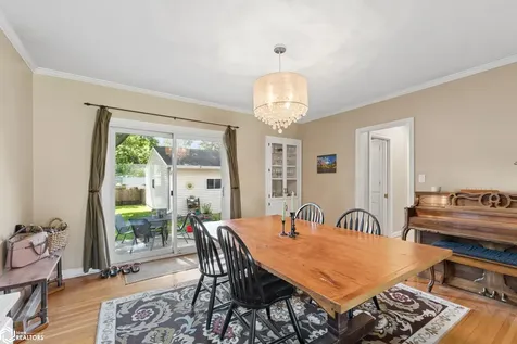 212 S Vermont Avenue Mason City IA 50401