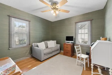 212 S Vermont Avenue Mason City IA 50401