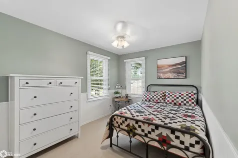 212 S Vermont Avenue Mason City IA 50401