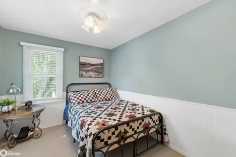 212 S Vermont Avenue Mason City IA 50401