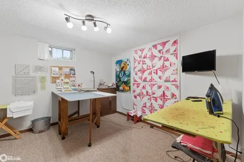 212 S Vermont Avenue Mason City IA 50401