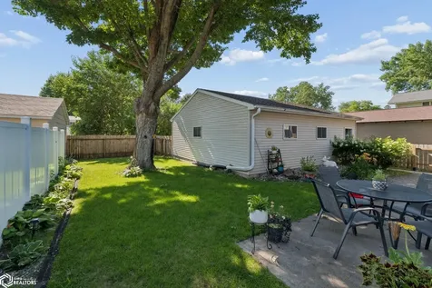 212 S Vermont Avenue Mason City IA 50401