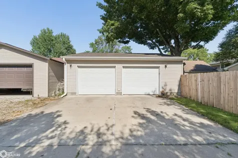 212 S Vermont Avenue Mason City IA 50401
