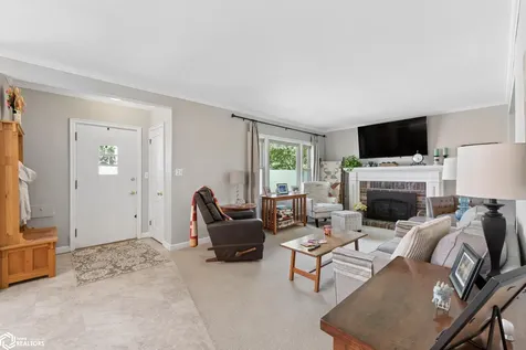 212 S Vermont Avenue Mason City IA 50401