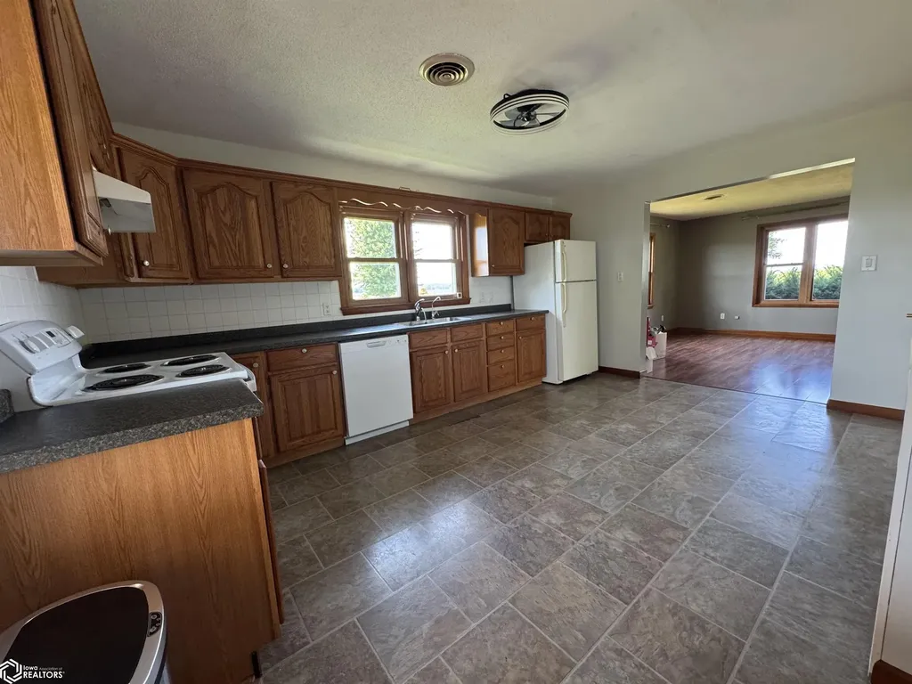 17463 100th Street Wapello IA 52653