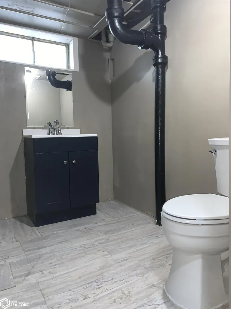 2004 Agency Street Burlington IA 52601