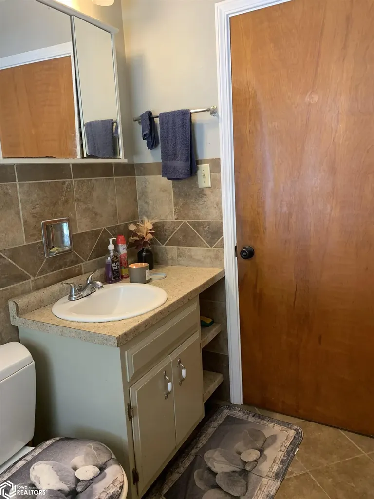 2004 Agency Street Burlington IA 52601