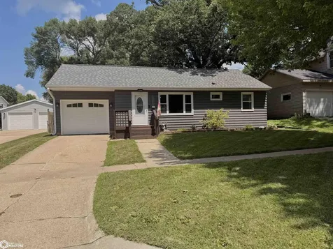 906 2nd Avenue N Clear Lake IA 50428