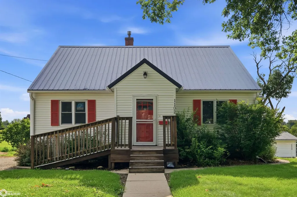 1102 Siegel Street Tama IA 52339