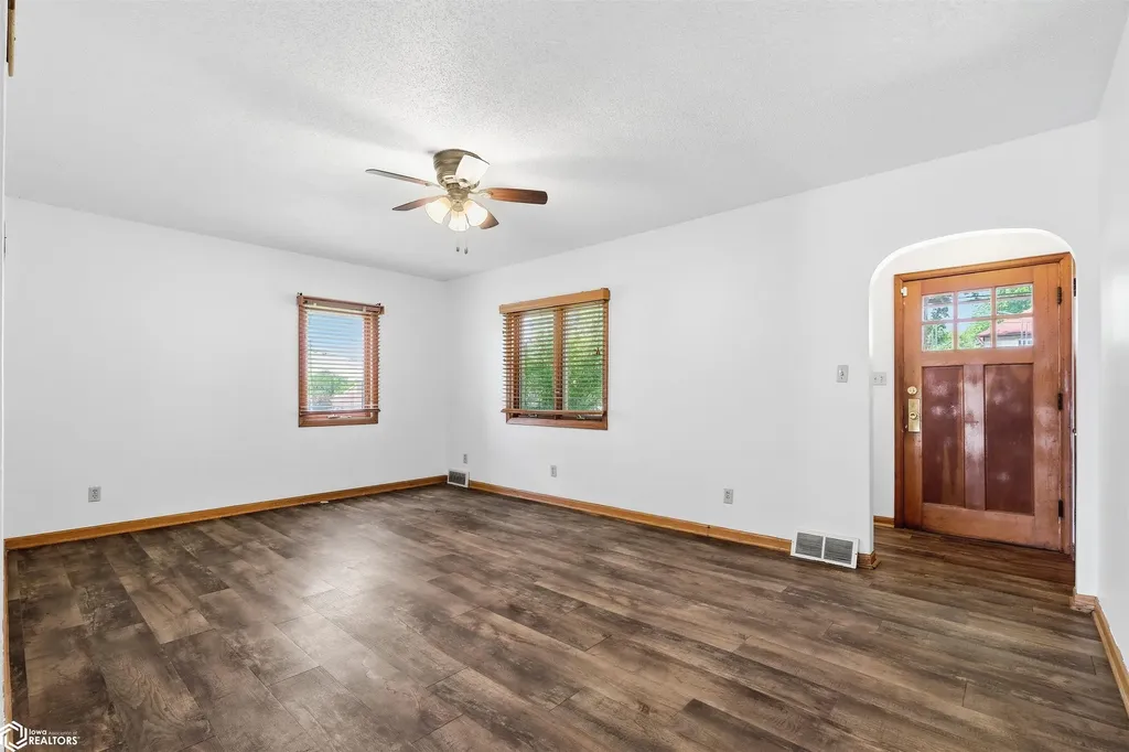 1102 Siegel Street Tama IA 52339