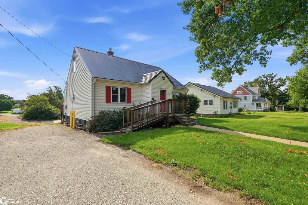 1102 Siegel Street Tama IA 52339