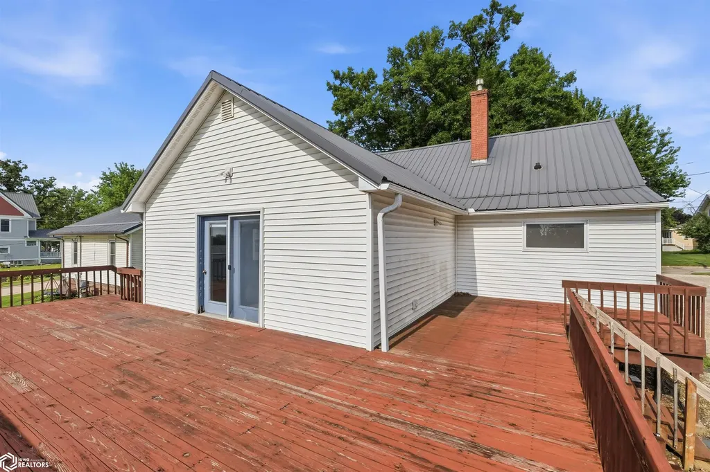 1102 Siegel Street Tama IA 52339