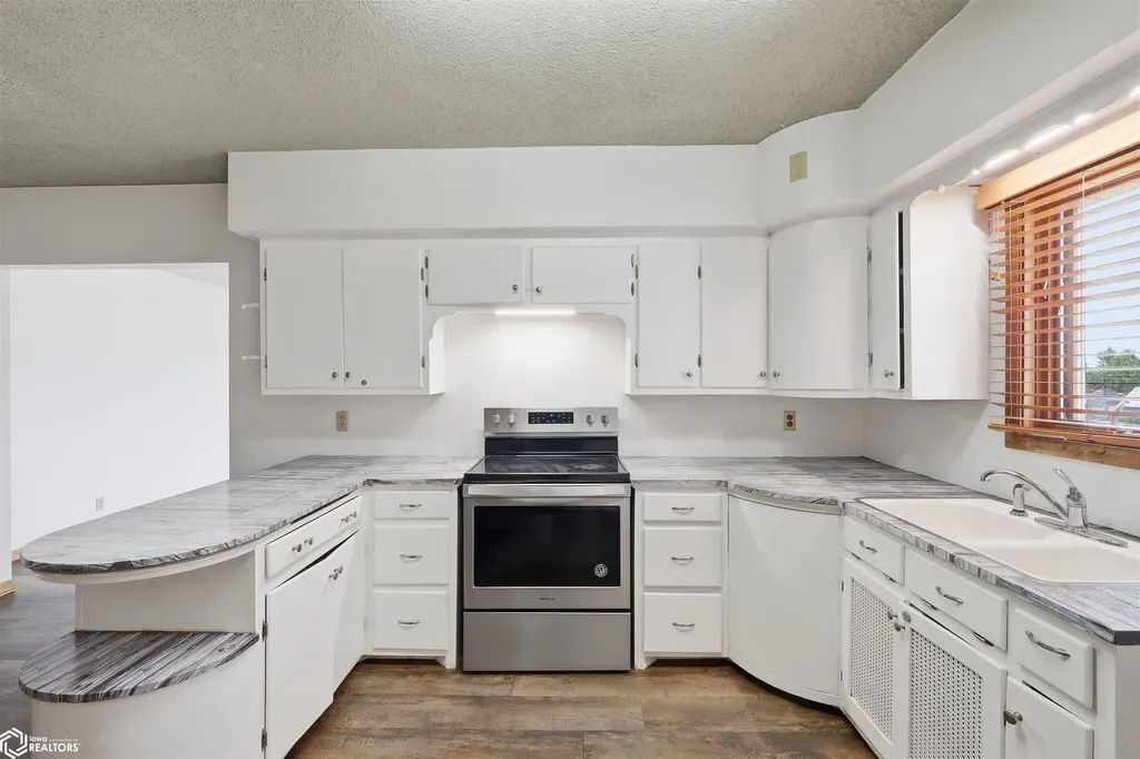 1102 Siegel Street Tama IA 52339