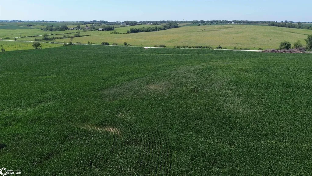 122 Acres Highway 21 Delta IA 52550