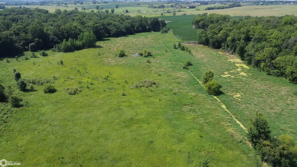 122 Acres Highway 21 Delta IA 52550