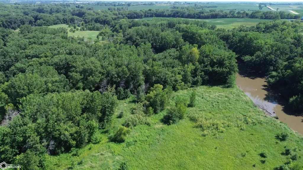122 Acres Highway 21 Delta IA 52550