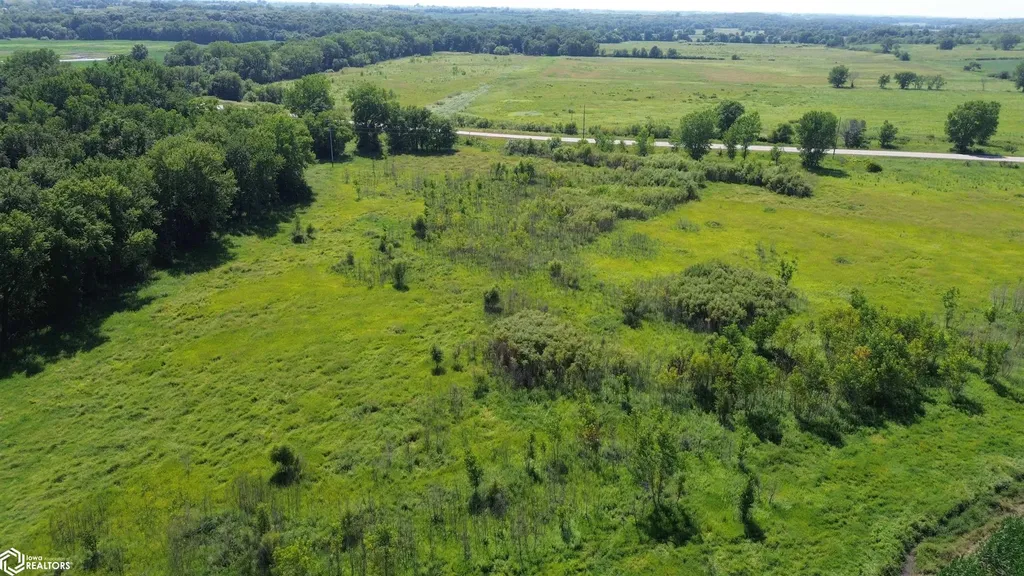 122 Acres Highway 21 Delta IA 52550